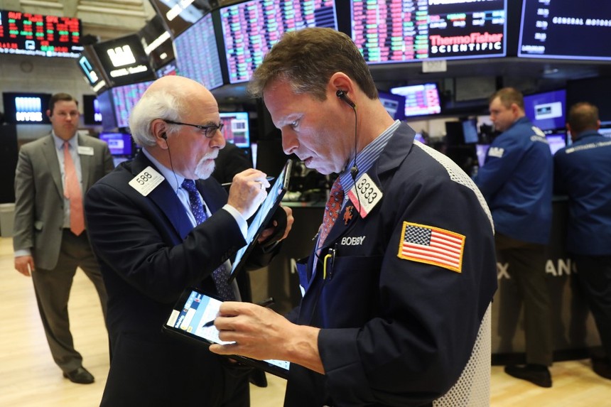 Giao dịch chứng khoán khối ngoại ngày 2/10: Tiếp tục bán ròng hơn 2.400 tỷ đồng